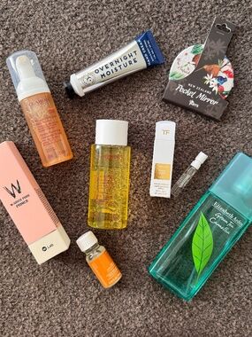 Luxury Beauty Must Haves Sample Set + Bonus Primers & Pocket Mirror